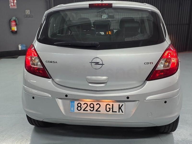 Usado Opel Corsa Cosmo 90 CV (66 kW) 2009 Gris / plata Utilitario