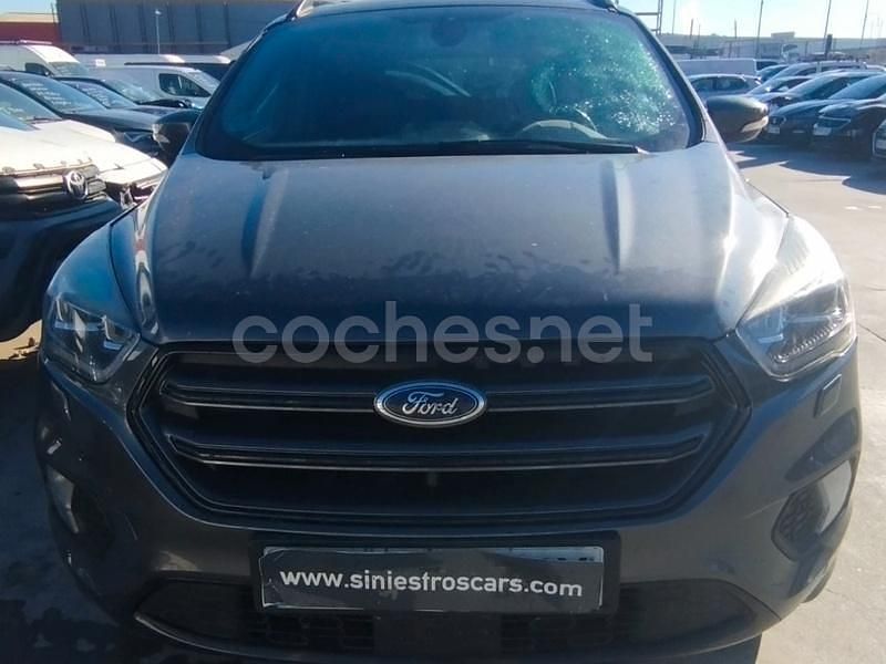 Usado Ford Kuga ST-Line 150 CV (110 kW) 2018 Gris / plata SUV