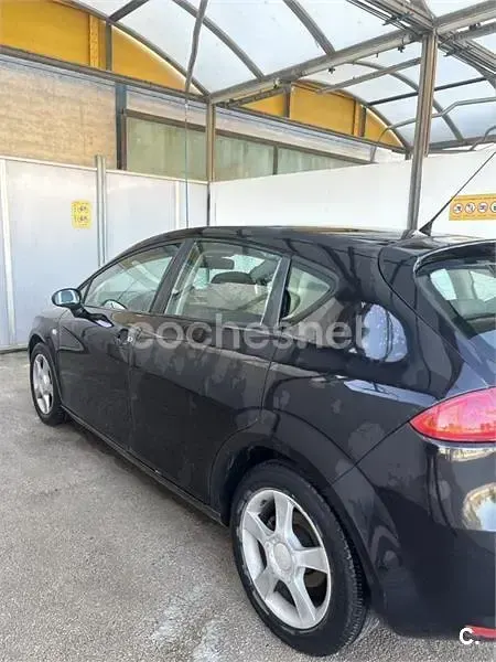 Usado Seat Leon Reference 105 CV (77 kW) 2005 Negro Utilitario
