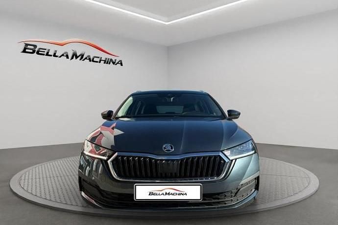 Usado Skoda Octavia Ambition 150 CV (110 kW) 2022 Gris Familiar