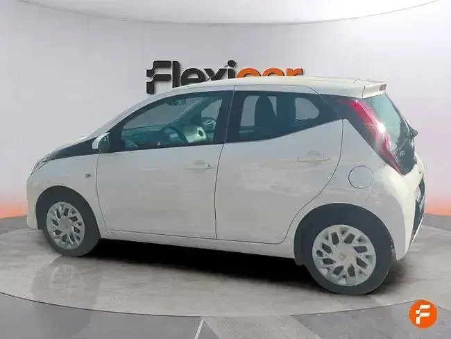 Usado Toyota Aygo X-cite 72 CV (52 kW) 2019 Blanco Utilitario