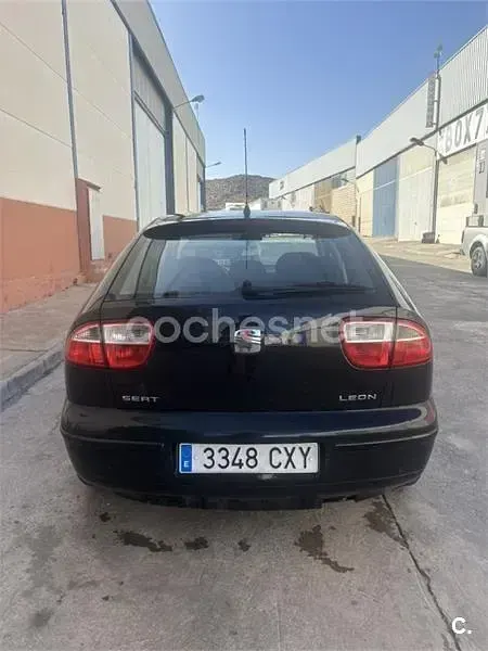 Usado Seat Leon 105 CV (77 kW) 2004 Negro Utilitario