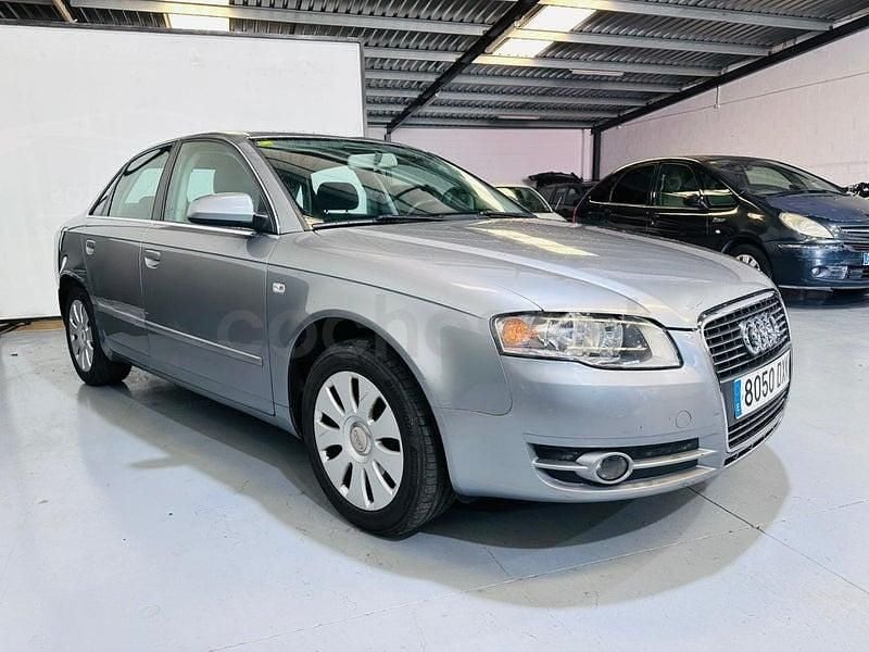 Usado Audi A4 115 CV (84 kW) 2006 Gris / plata Familiar