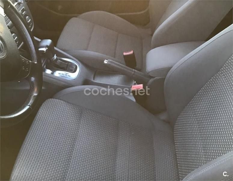 Usado VW Golf V Highline 160 CV (117 kW) 2009 Rojo Familiar