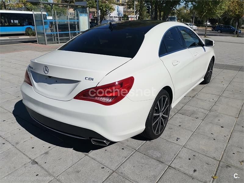 Usado Mercedes CLA220 Urban 170 CV (125 kW) 2013 Blanco Berlina