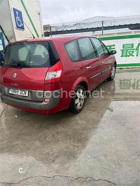 Usado Renault Grand Scénic II Dynamique 120 CV (88 kW) 2006 Rojo Monovolumen