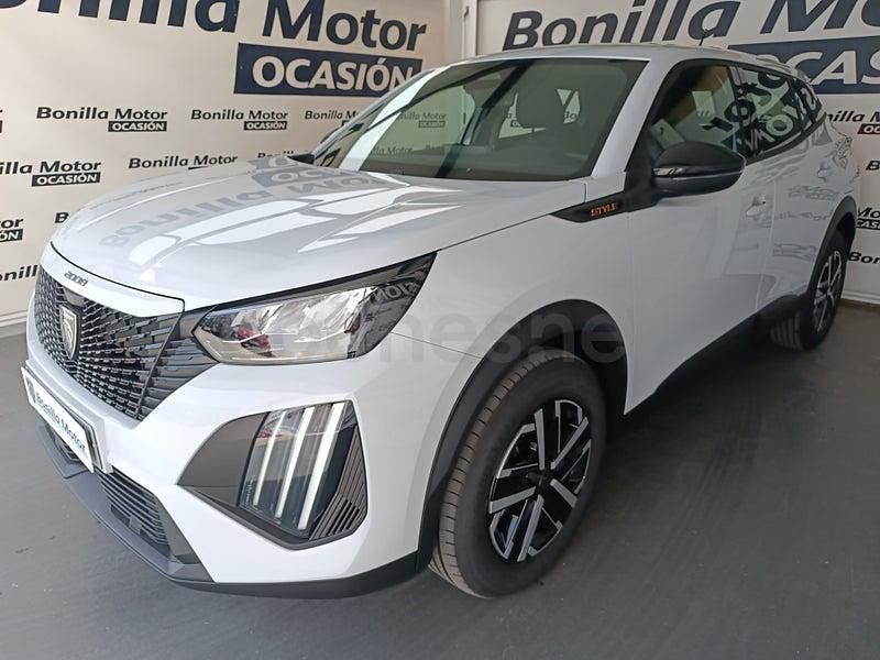 Usado Peugeot 2008 Style 145 CV (106 kW) 2025 Blanco SUV
