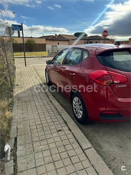 Usado Kia Ceed GT 90 CV (66 kW) 2013 Rojo Berlina
