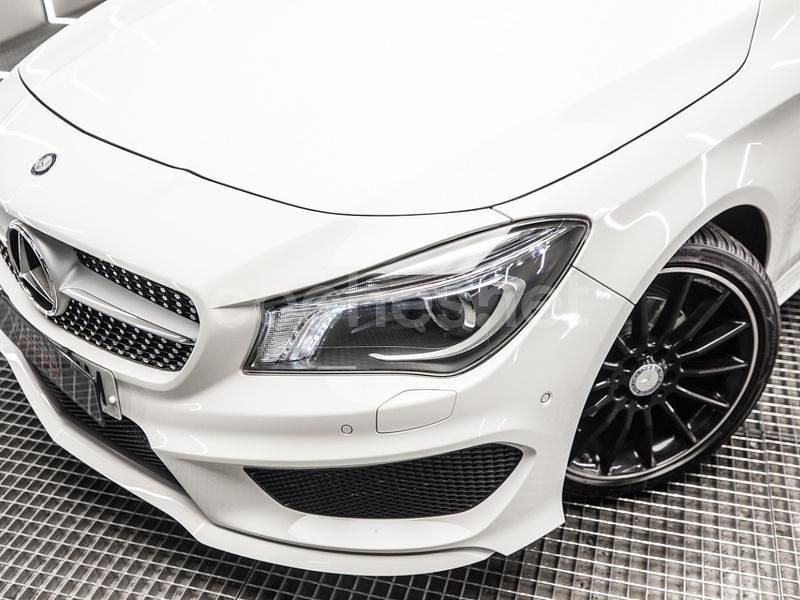 Usado Mercedes CLA180 Shooting Brake AMG line 122 CV (89 kW) 2015 Blanco Familiar