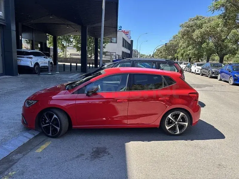 Usado Seat Ibiza FR 150 CV (110 kW) 2022 Granate Utilitario
