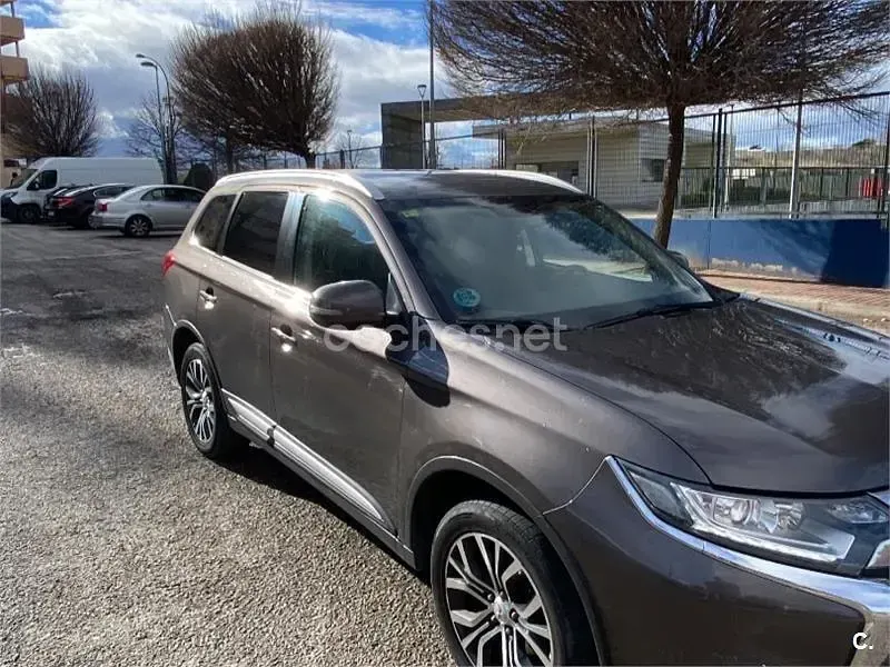 Usado Mitsubishi Outlander Motion 150 CV (110 kW) 2016 Marrón SUV