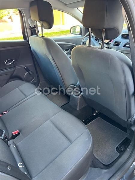 Usado Renault Mégane Life 115 CV (84 kW) 2014 Gris / plata Berlina