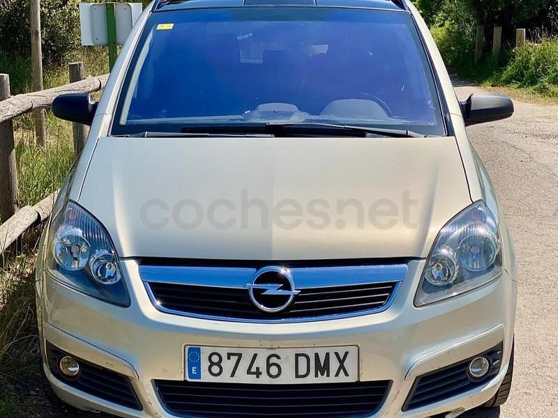 Usado Opel Zafira Cosmo 150 HP (110 kW) 2005 Cinzento Monovolume