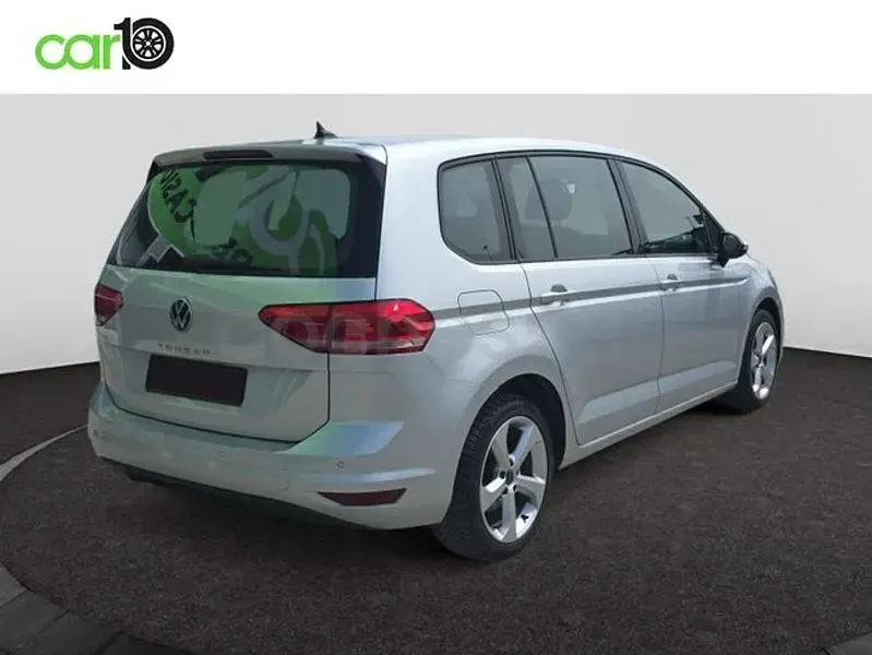 Usado VW Touran Business 122 CV (89 kW) 2021 Gris / plata Monovolumen