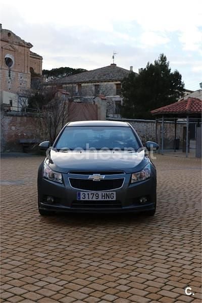 Usado Chevrolet Cruze LT 163 CV (119 kW) 2012 Gris / plata Berlina