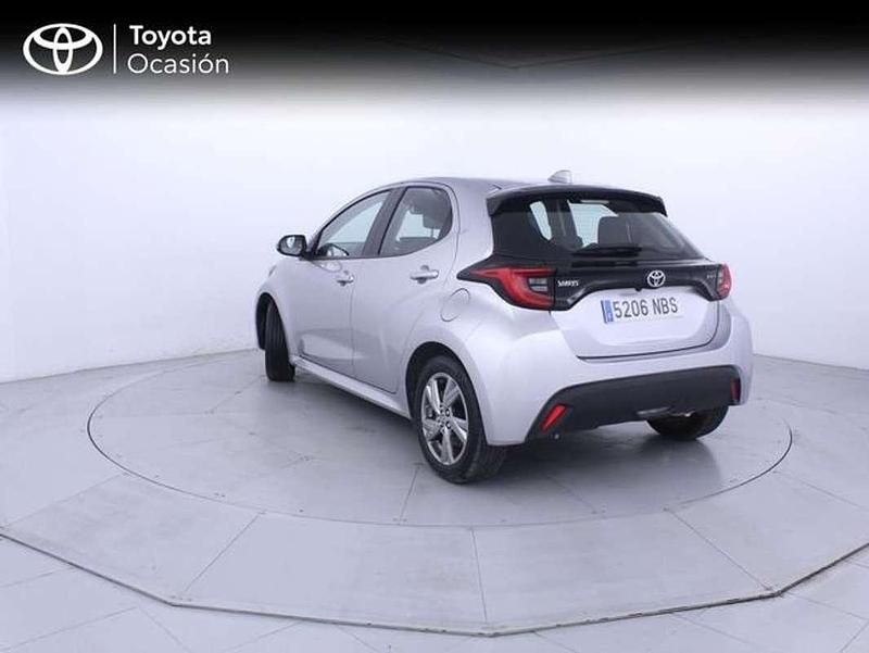 Usado Toyota Yaris Hybrid Active 116 CV (85 kW) 2025 Gris Utilitario