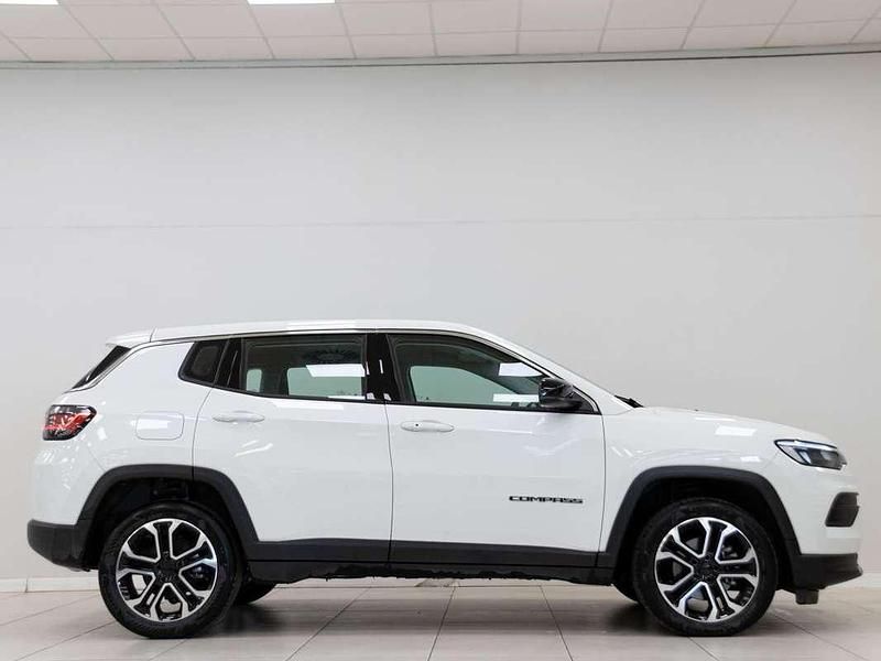 Usado Jeep Compass Altitude 129 CV (94 kW) 2024 Blanco SUV