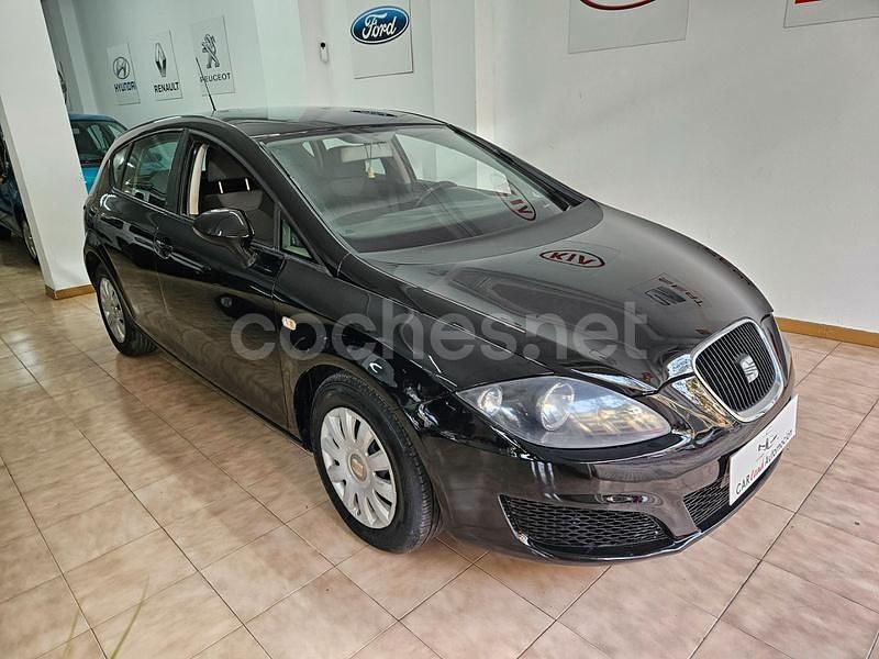 Usado Seat Leon 85 CV (62 kW) 2012 Negro Berlina