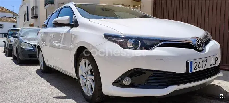 Usado Toyota Auris Active 116 CV (85 kW) 2016 Blanco Familiar