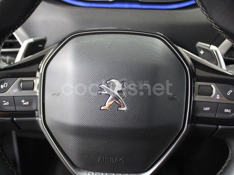 Usado Peugeot 3008 Allure 131 CV (96 kW) 2021 Gris SUV