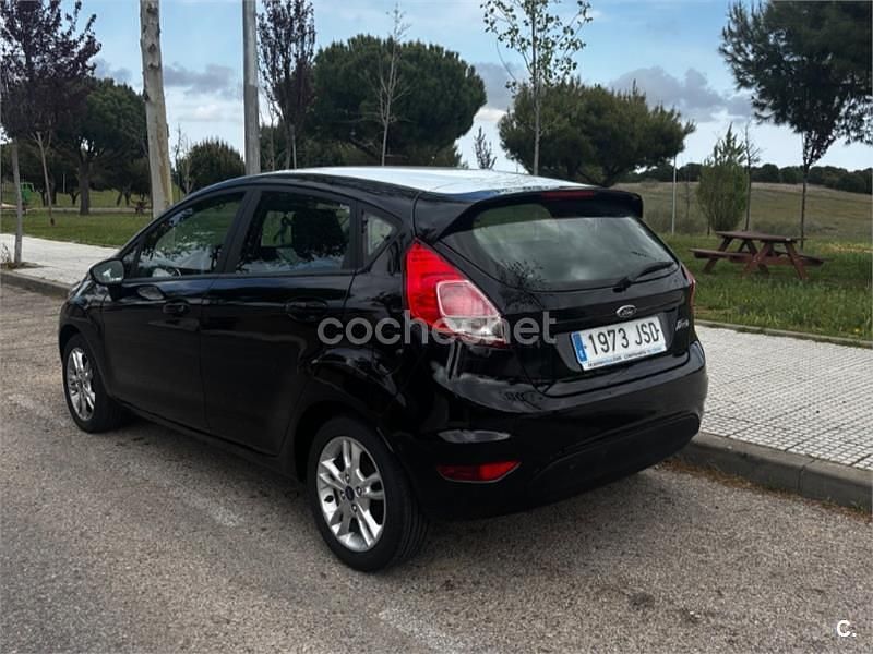 Usado Ford Fiesta Trend 82 CV (60 kW) 2016 Negro Berlina