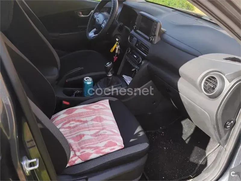 Usado Hyundai Kona 120 CV (88 kW) 2021 Gris / plata SUV