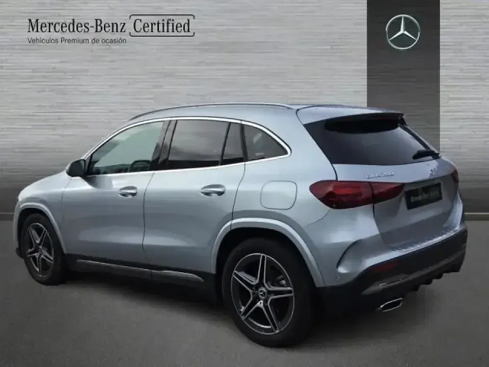 Usado Mercedes GLA200 150 CV (110 kW) 2025 Gris / plateado SUV