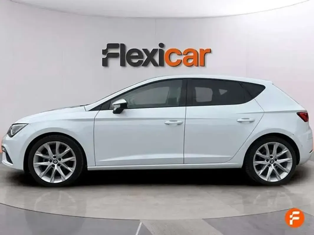 Usado Seat Leon ST FR 125 CV (91 kW) 2018 Blanco Familiar