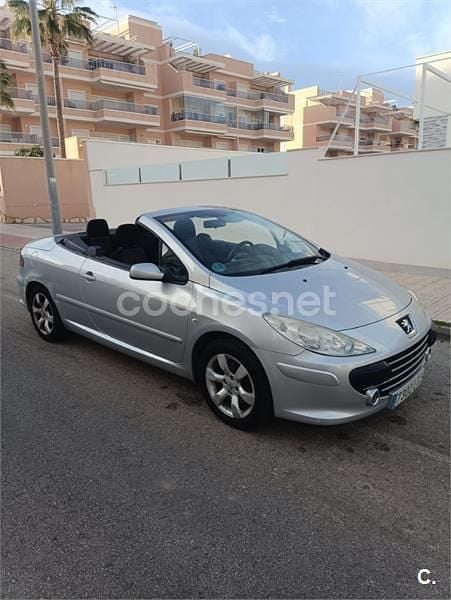 Usado Peugeot 307 CC 110 CV (80 kW) 2007 Gris / plata Descapotable