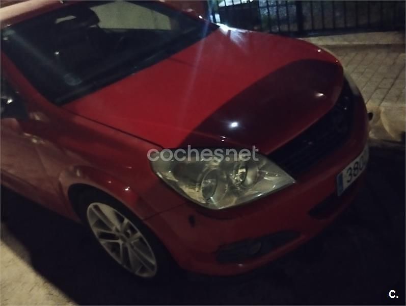 Usado Opel Astra Cabriolet Enjoy 140 CV (102 kW) 2008 Rojo Descapotable