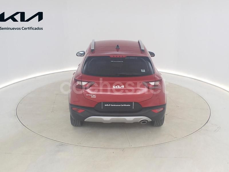 Usado Kia Stonic 100 CV (73 kW) 2024 Granate SUV