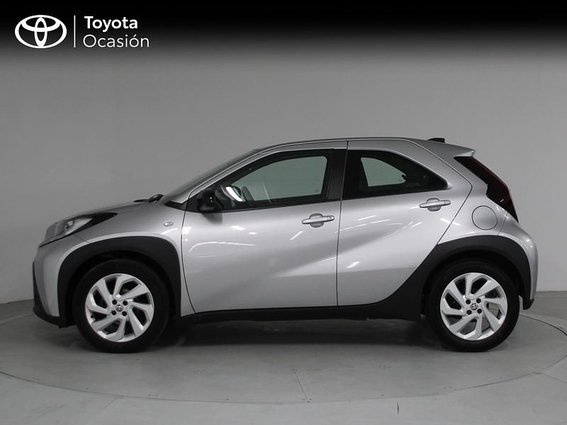 Usado Toyota Aygo X Play 72 CV (52 kW) 2024 Gris / plata SUV