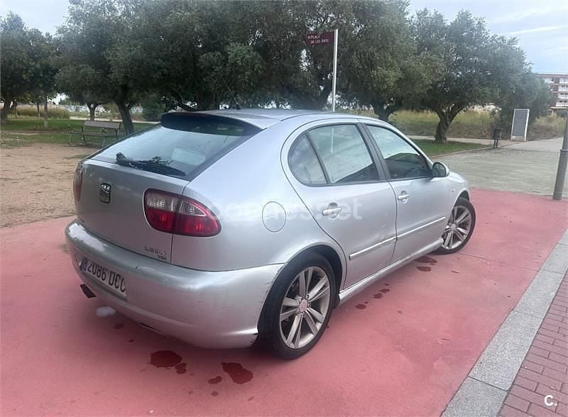 Usado Seat Leon Sport 150 CV (110 kW) 2004 Gris / plata Berlina
