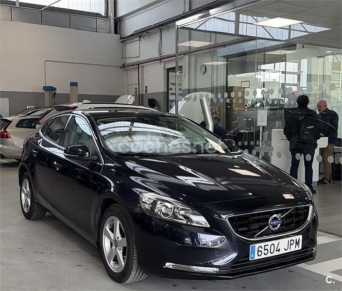 Azul Usado 2016 Volvo V40 Momentum Berlina | 14.000 € (Un poco caro) - Imagen 1/1