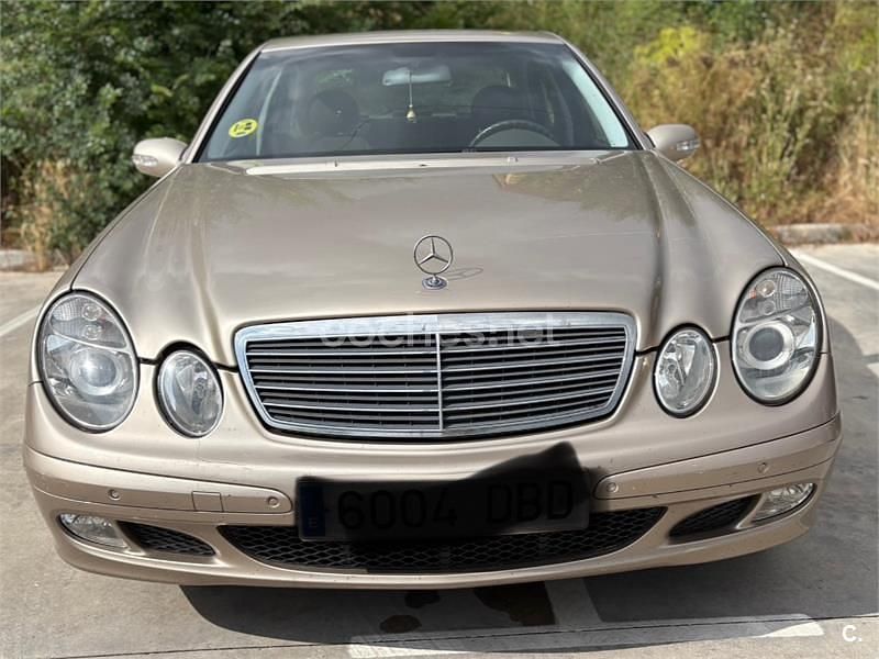 Beige Usado 2004 Mercedes E220 Classic Berlina | 5500 € (Buen precio) - Imagen 1/4