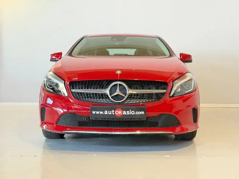 Usado Mercedes A180 Urban 122 CV (89 kW) 2016 Rojo Berlina