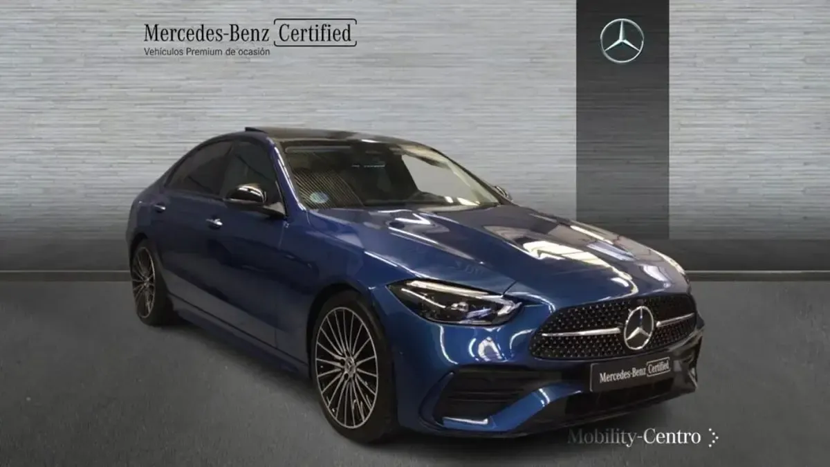 Usado Mercedes C200 AMG line 184 CV (135 kW) 2024 Spektral blue  metallic paint Berlina
