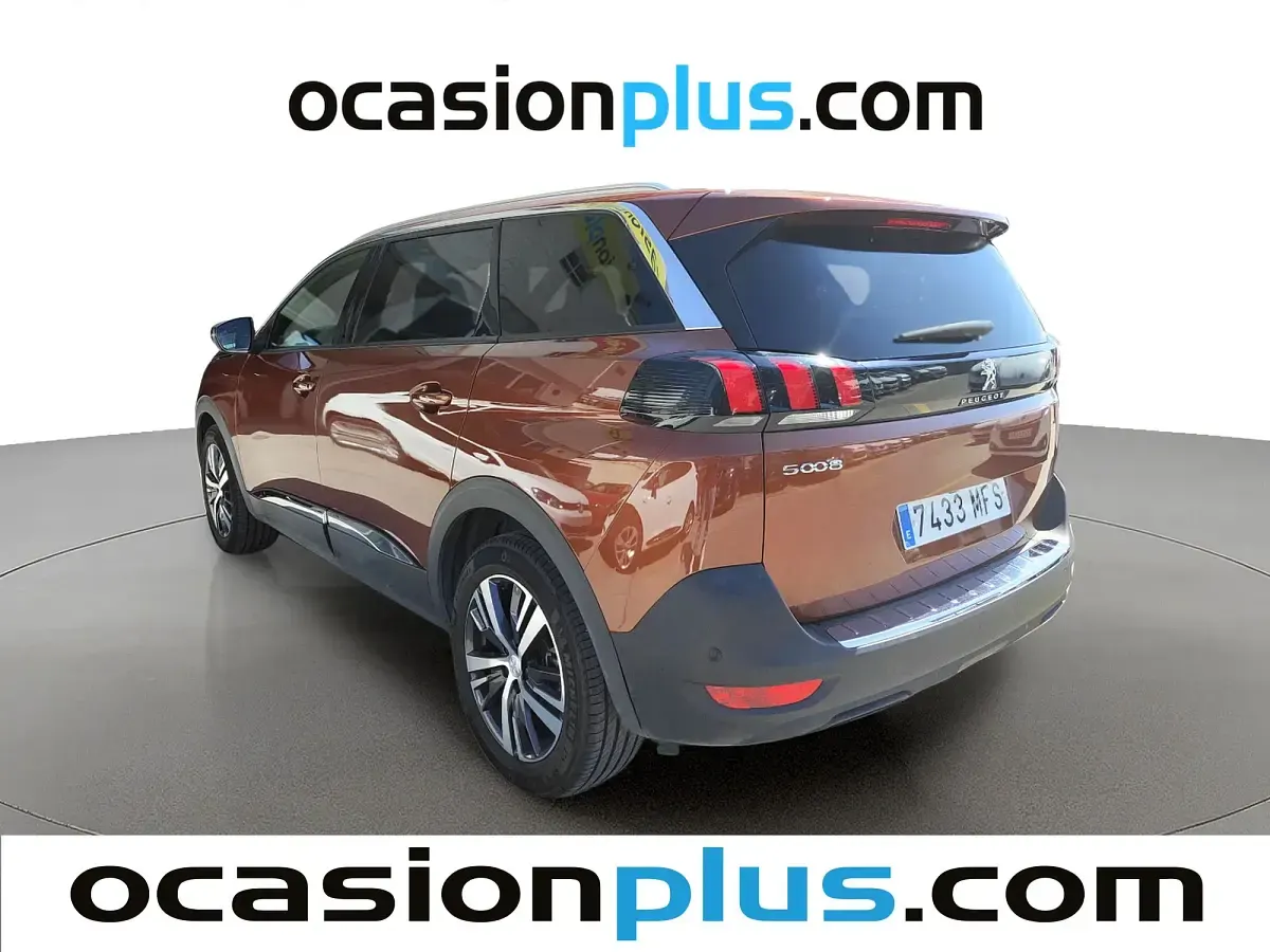 Usado Peugeot 5008 Allure 131 CV (96 kW) 2023 Marrón SUV