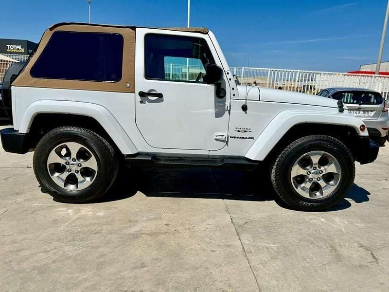 Usado Jeep Wrangler Sahara 200 CV (147 kW) 2017 Blanco SUV