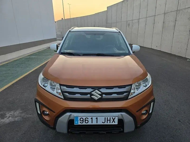 Usado Suzuki Vitara GLX 120 CV (88 kW) 2015 Naranja SUV