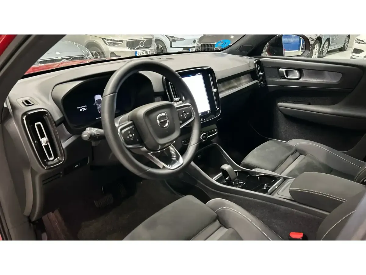 Usado Volvo EC40 Plus 175 kW (238 CV) 2024 Rojo SUV