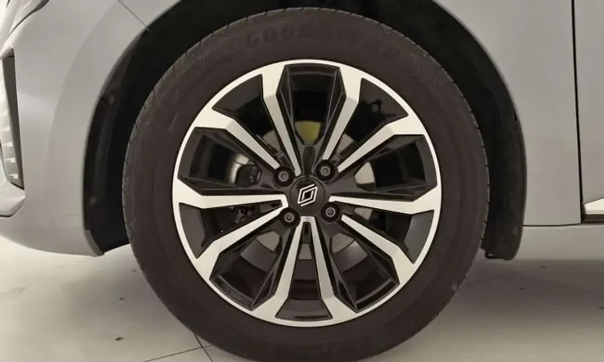 Usado Renault Clio Techno 101 CV (74 kW) 2025 Gris Utilitario