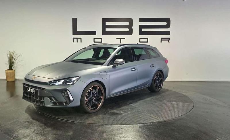 Gris Usado 2024 Cupra Leon VZ Familiar | 39.499 € - Imagen 1/4