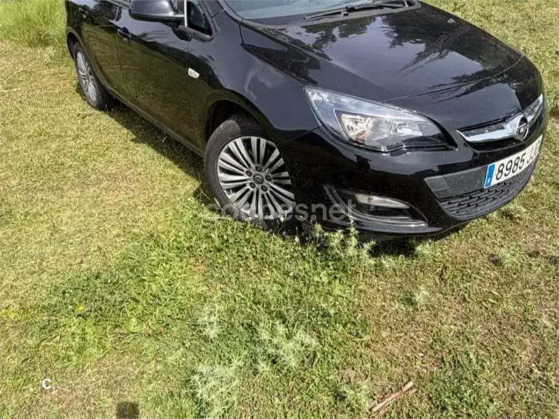 Usado Opel Astra Selective 110 CV (80 kW) 2015 Negro Berlina