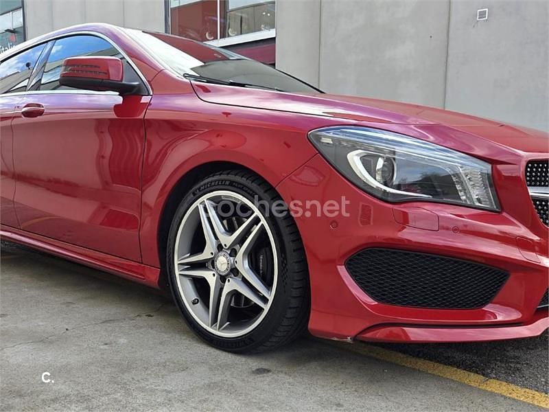 Usado Mercedes CLA220 Shooting Brake AMG line 177 CV (130 kW) 2015 Rojo Familiar