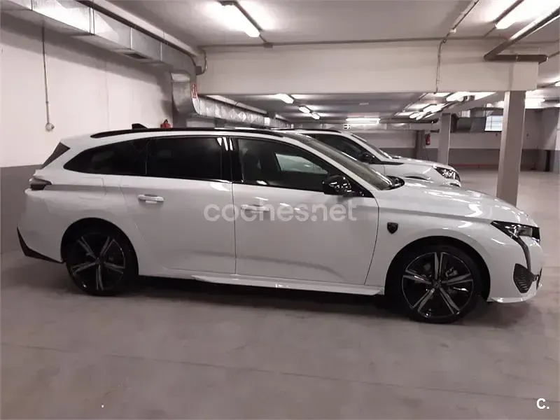 Usado Peugeot 308 SW GT 130 CV (95 kW) 2023 Blanco Familiar