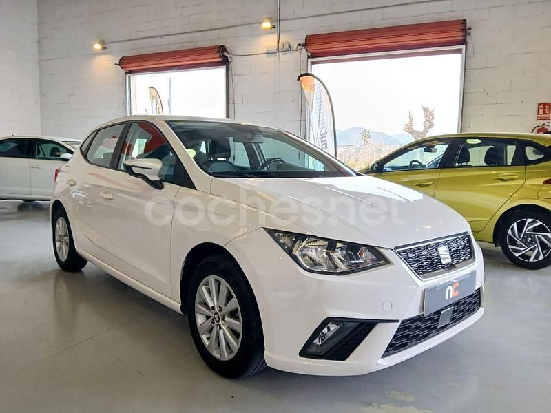 Usado Seat Ibiza Reference 75 CV (55 kW) 2018 Blanco Berlina