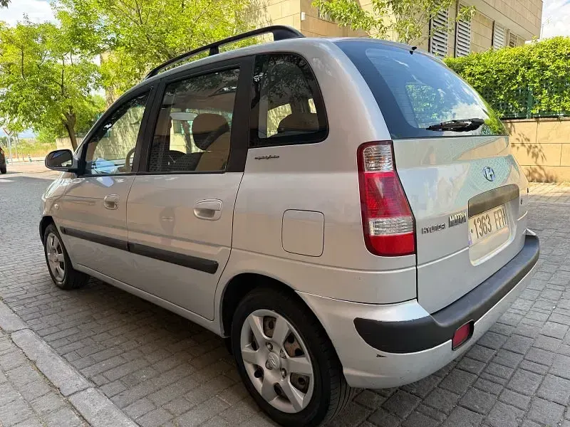Usado Hyundai Matrix GLS 110 CV (80 kW) 2006 Gris / plata Monovolumen