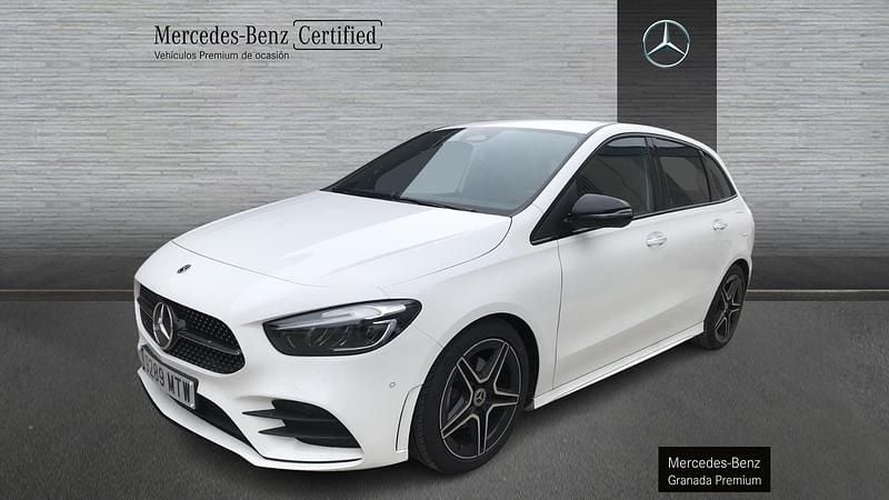 Usado Mercedes B200 AMG line 150 CV (110 kW) 2024 Blanco polar Monovolumen