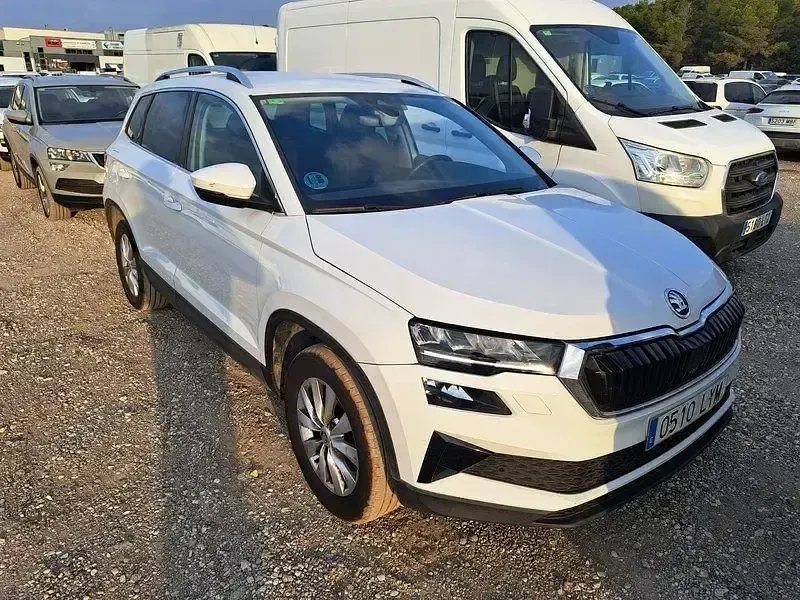 Usado Skoda Karoq Ambition 150 CV (110 kW) 2022 Blanco SUV